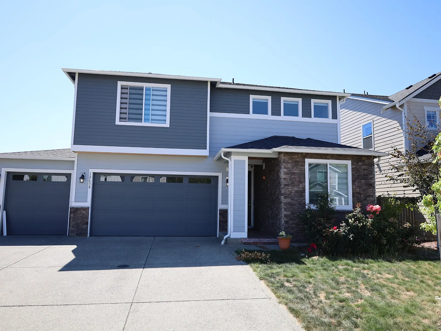 5 bed, 2.5 bath, 2660 sqft, $3,800 — Photo 1