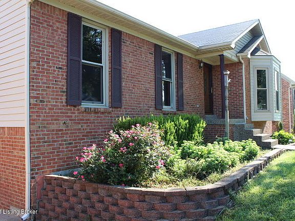 3rd image of 514 Hunting Hills Dr