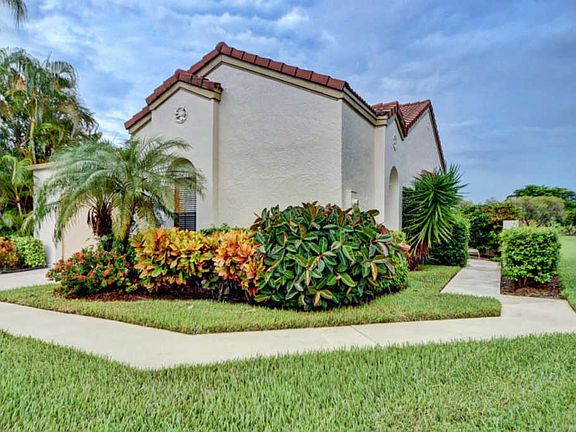 4th image of 5850 Parkwalk Cir W