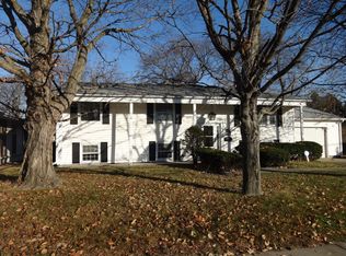 1621 Shooting Park Rd, Peru, IL 61354