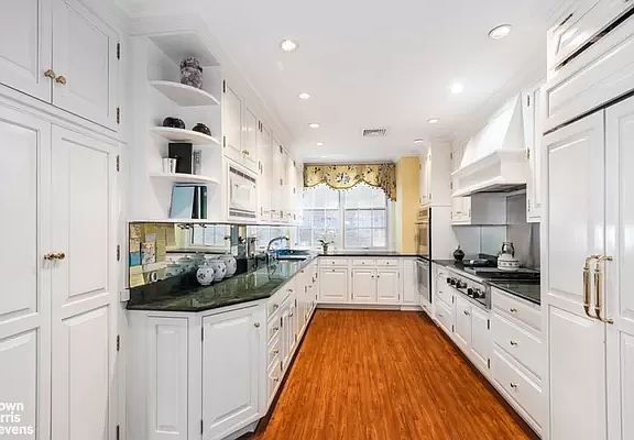 5th image of 1021 Park Ave #5C