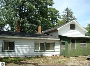 335 Grove Ave, Alma, MI 48801