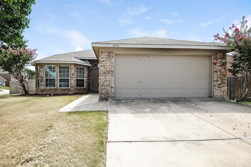 3 bed, 2.0 bath, 1596 sqft, $2,180 — Photo 1