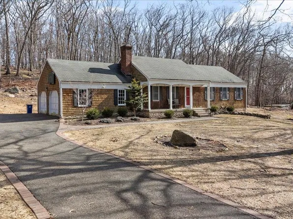 68 Farm Road N, Wading River, NY 11792