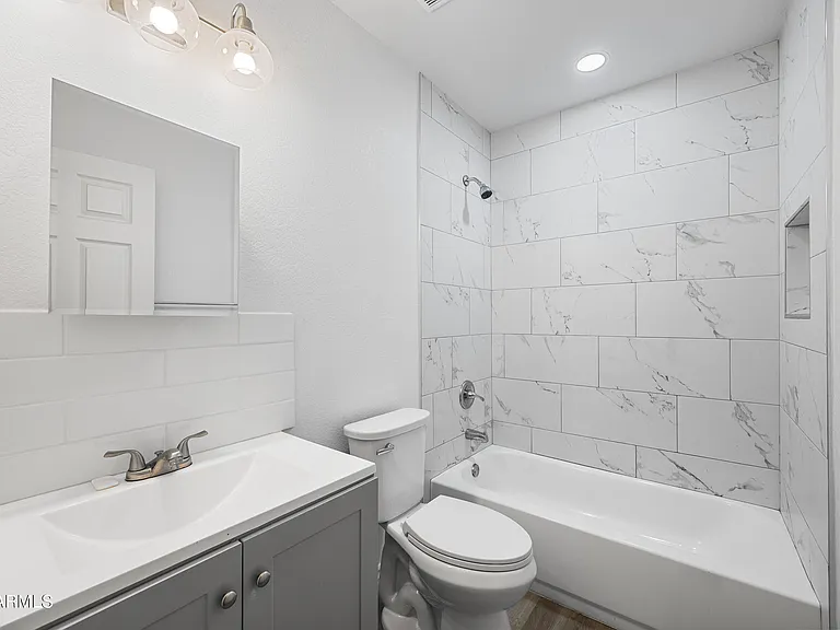 22 E Riverside St — Photo 15
