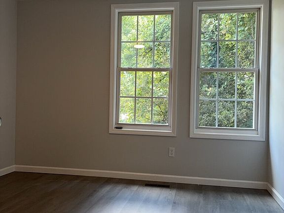 4th image of 1205 Stephens St