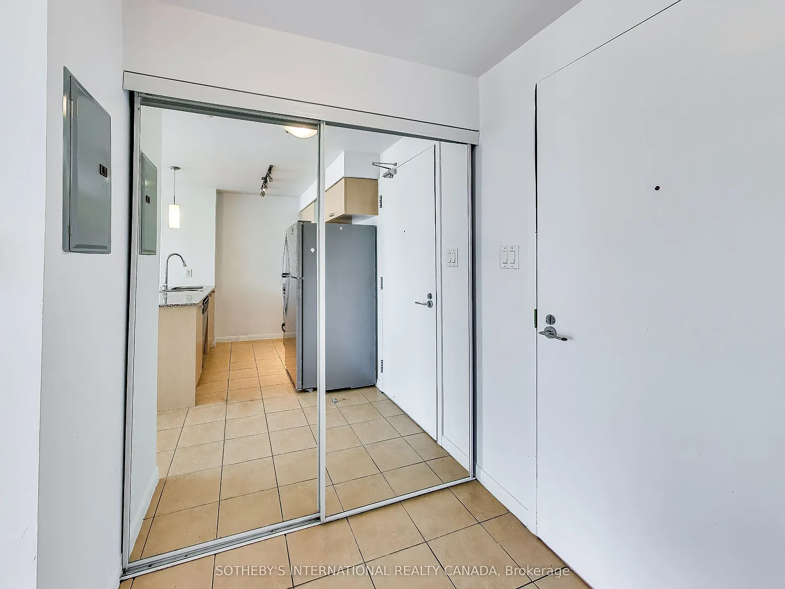 Murano Condos — Photo 4