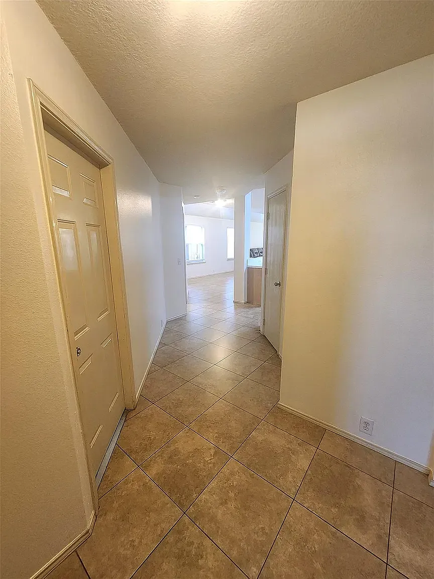 4 bed, 1777 sqft, $2,600 — Photo 2