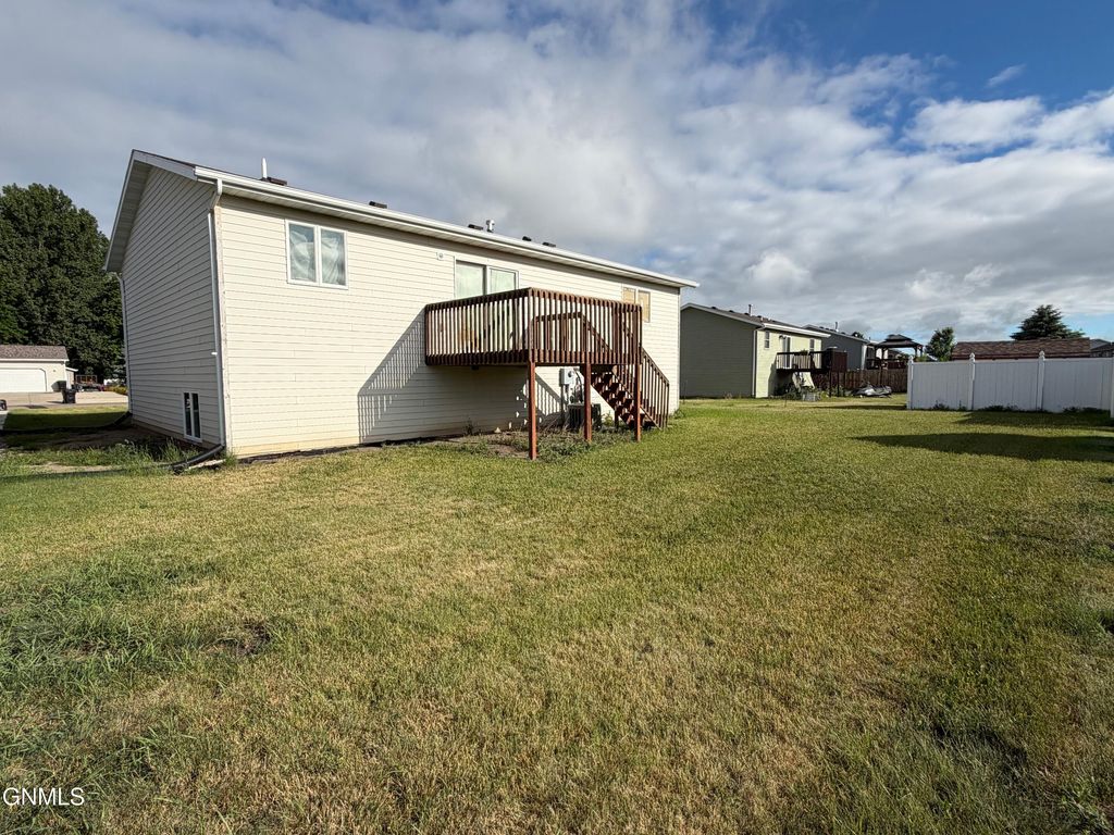 Apartment in Lincoln, Burleigh - View 2