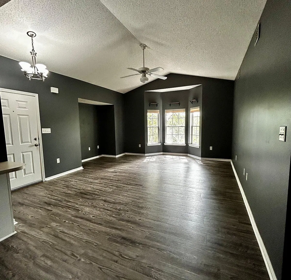 2 bed, 1010 sqft, $1,650 — Photo 1