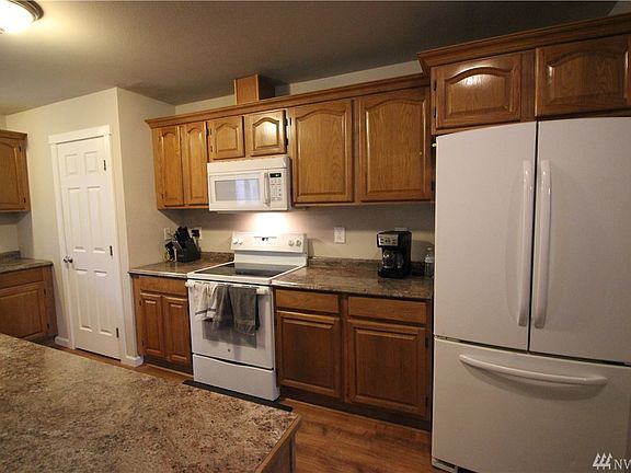 3rd image of 1100 Timberlake Dr E