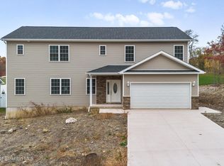 114 Snapdragon Dr, Pittston, PA 18641