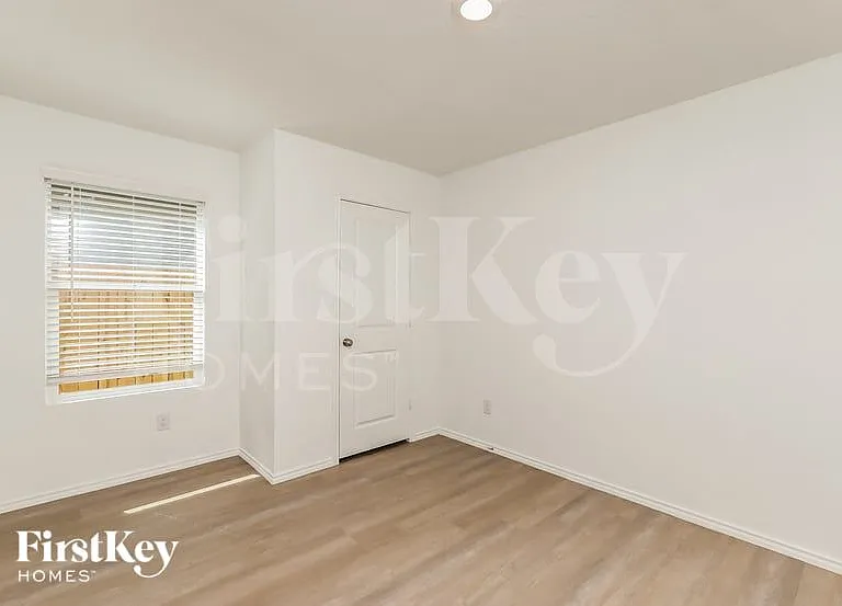 10610 McClintock Dr — Photo 11