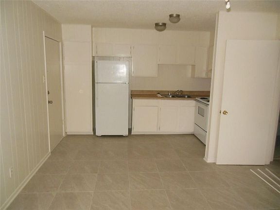 2nd image of 700 Phosphor Ave APT 4
