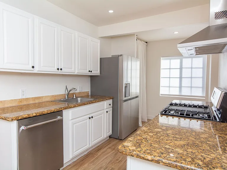 Refreshed + Bright 2 Bed/1 Bath in the Heart of North Park! — Photo 6