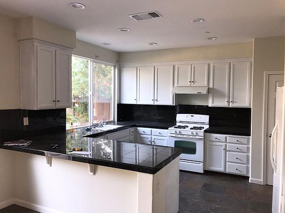 4th image of 74 Castellina Cir