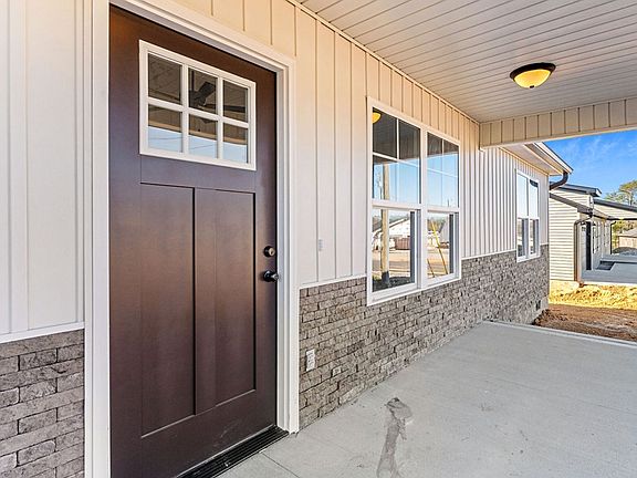 4th image of 127 Sky View Meadow Dr