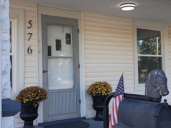 4th image of 576 Longfield Ave