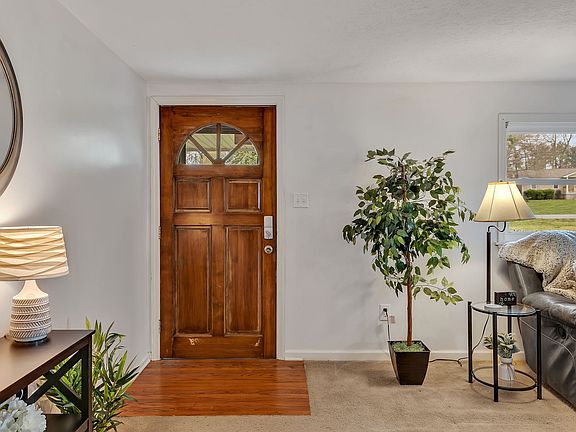 3rd image of 620 Westview Dr