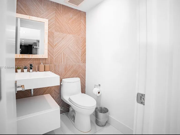 5600 Collins Ave #14K — Photo 20