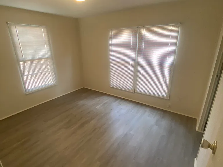 216 Crestview — Photo 9