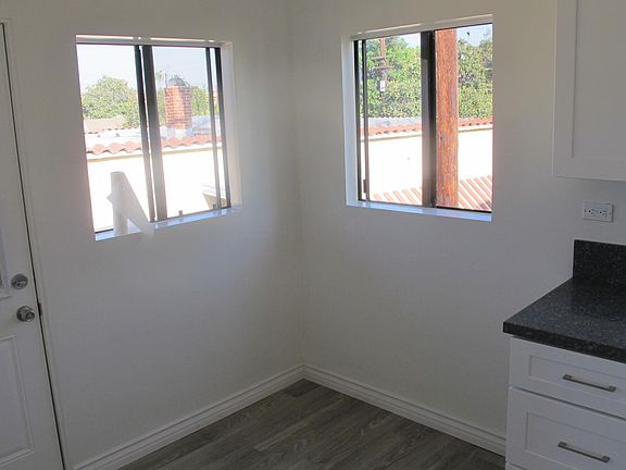 5th image of 1389 E Garfield Ave