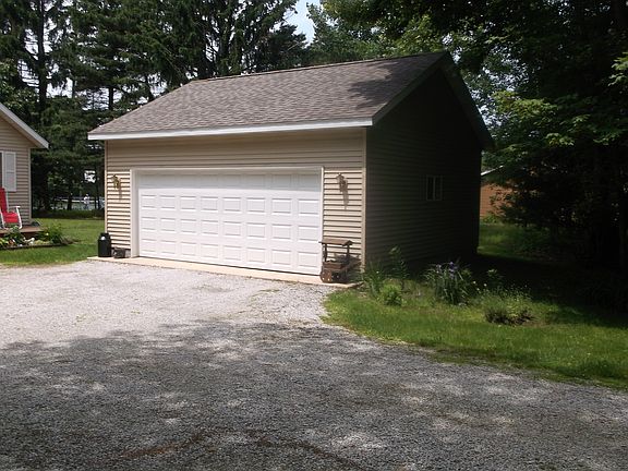 4th image of 639 N 22nd Ave