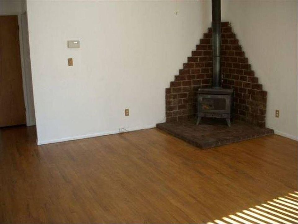 2nd image of 2092 Orange Ln