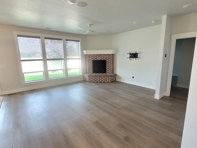 1768 W Crosswind St — Photo 5