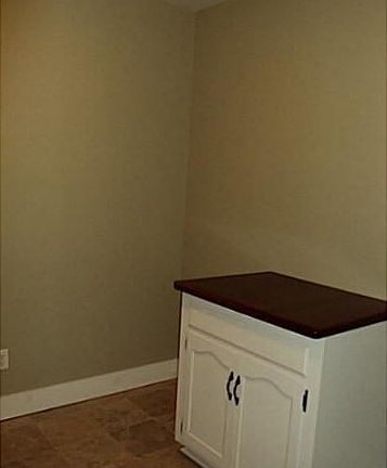 5th image of 406 Snyder Ave