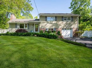 54 Wyoming Dr, Huntington Station, NY 11746