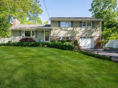 54 Wyoming Drive, Huntington Station, NY, 11746