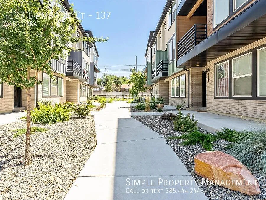 Gorgeous 4-Bd End Unit Townhome At Princeton Terrace In Sandy! — Photo 2