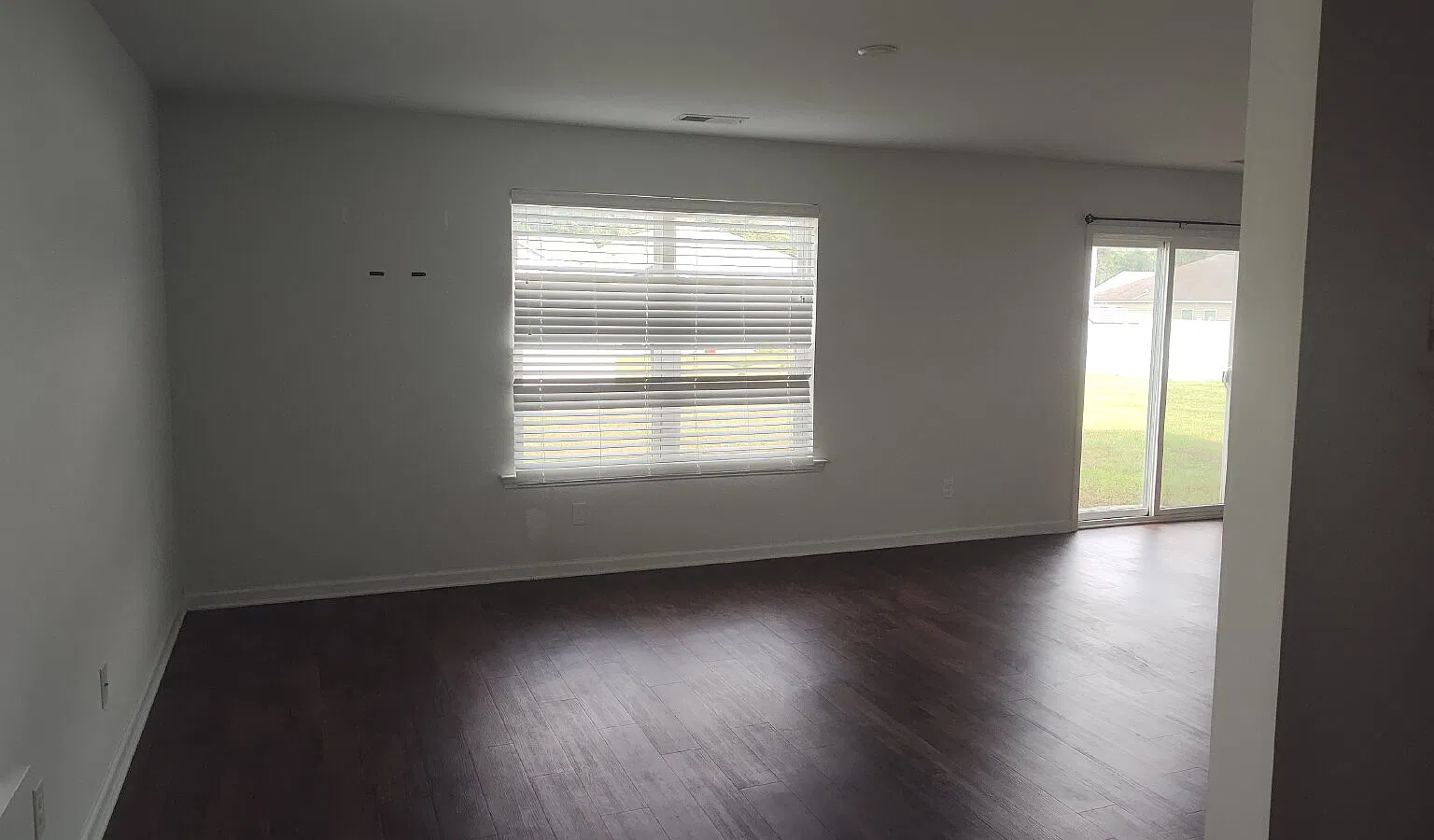 3 bed, 2.5 bath, 1968 sqft, $2,200 — Photo 1