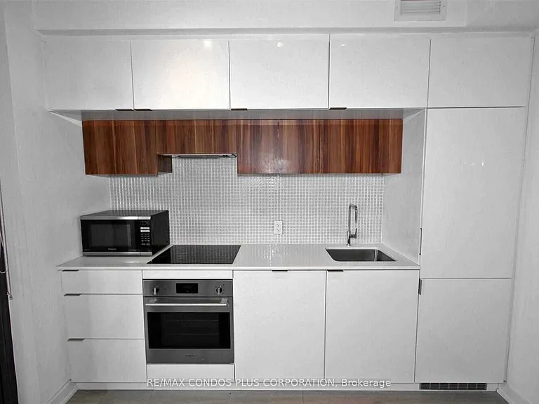185 Roehampton Ave #1504 — Photo 5