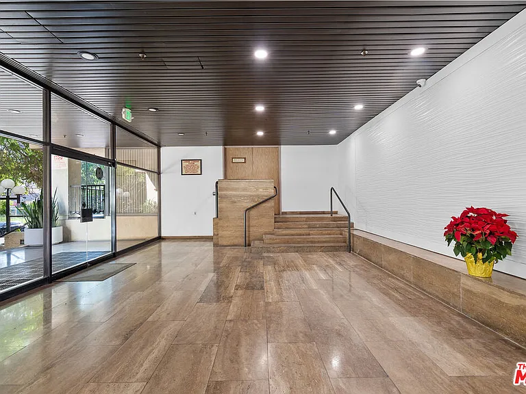 727 S Ardmore Ave #108 — Photo 41