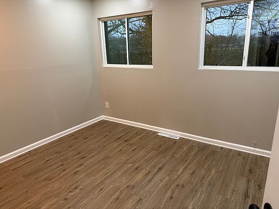 5th image of 8329 Grandview Ln