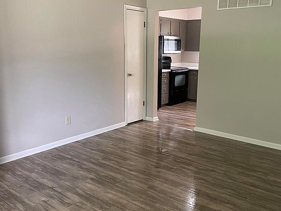 3rd image of 422 Jamison Dr