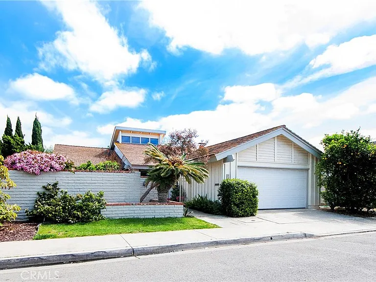 24 Cypress Tree Ln — Photo 1
