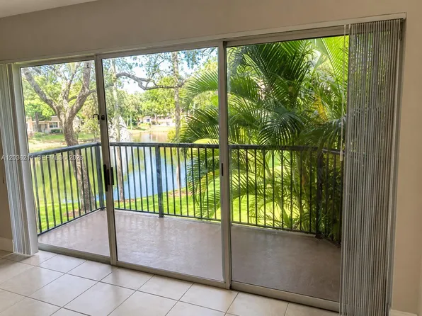 8741 Wiles Rd APT 204, Coral Springs, FL 33067