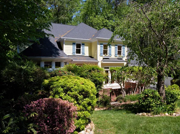 207 Oak Park Dr, Chapel Hill, NC 27517