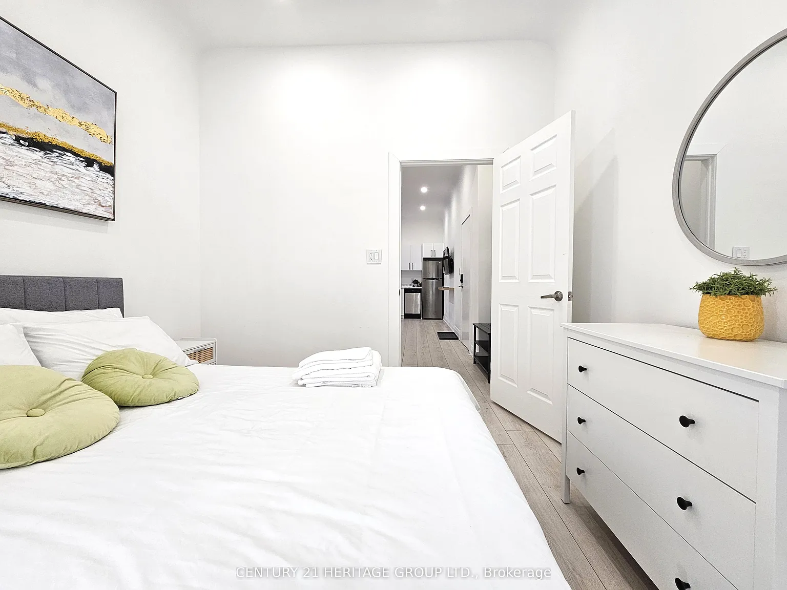1 bed, $2,300 — Photo 4