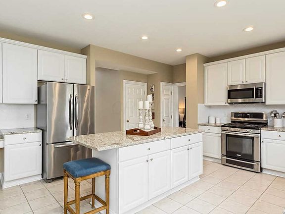 3rd image of 7665 Kestrel Way W
