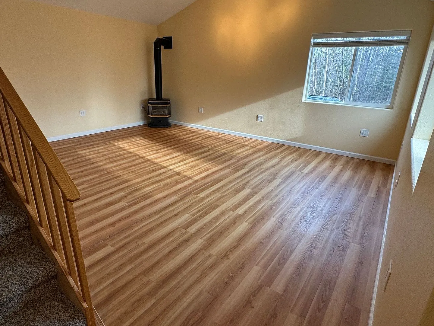 Single Family Home with 1 Bedroom 1.5 Bathroom — Photo 2