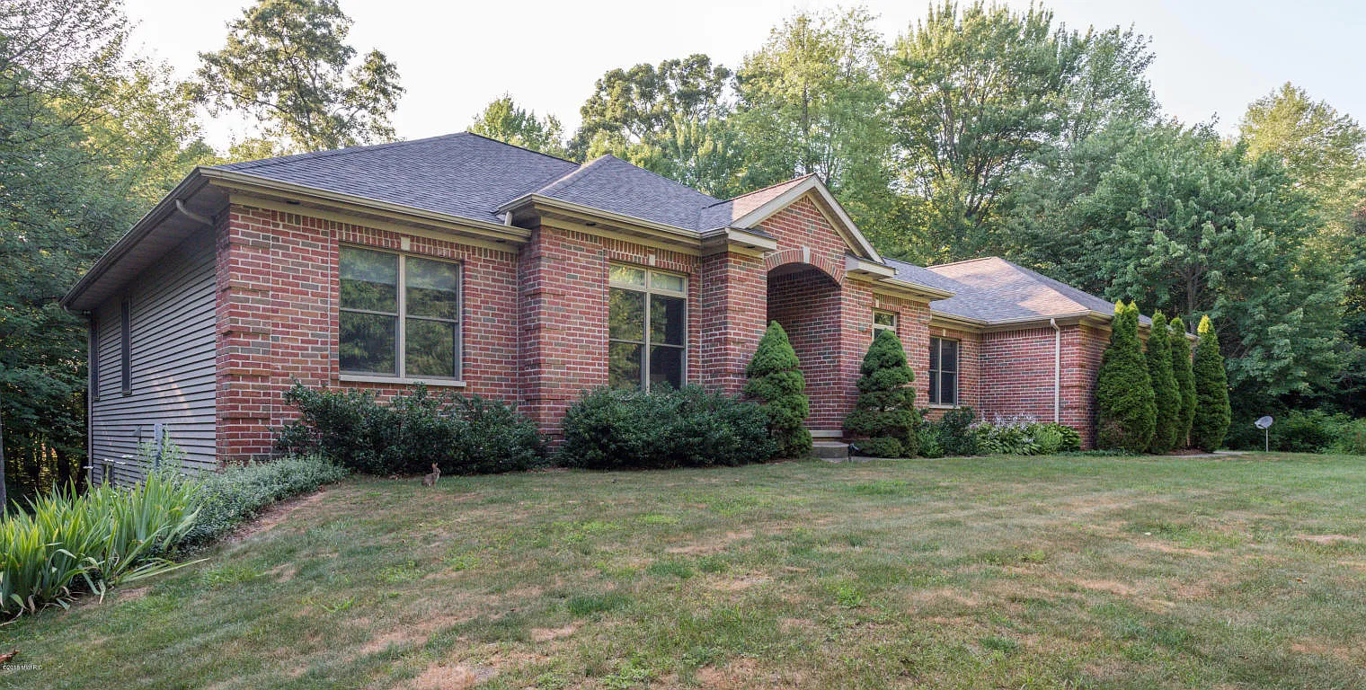 3431 Fallasburg Park Dr NE photo 1