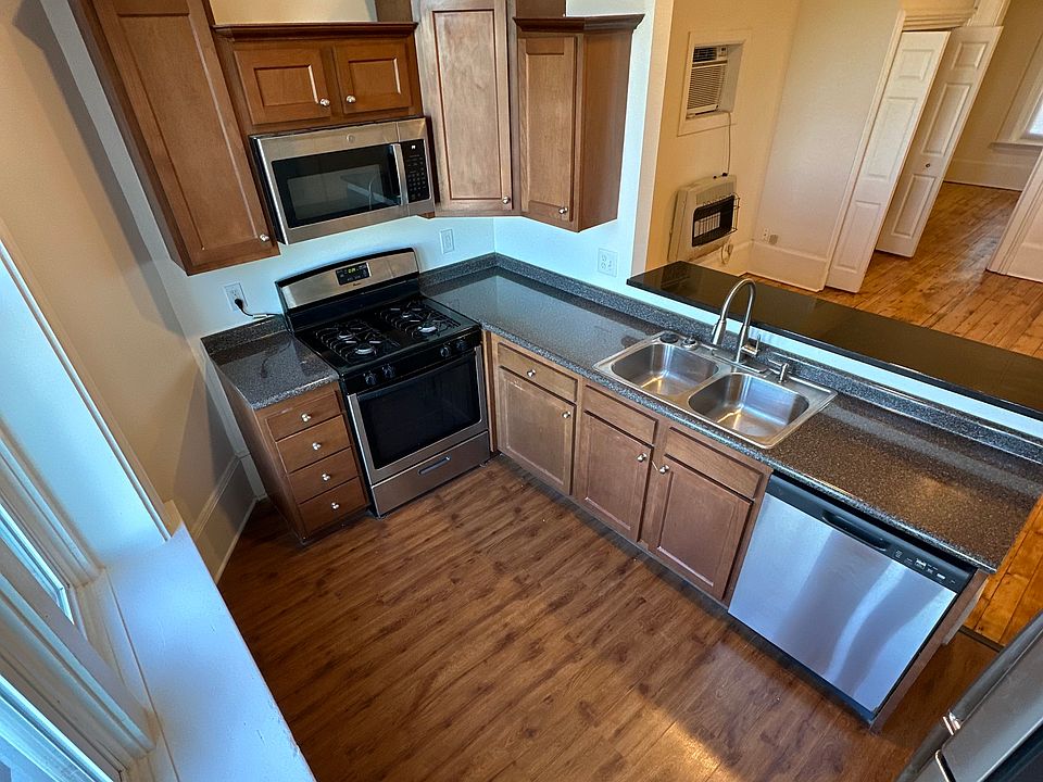 1st image of 930 Summit Ave APT 2