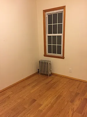 Rented by Metroline Realty | media 44