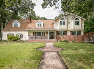 19 Ona Ave, Dix Hills, NY 11746