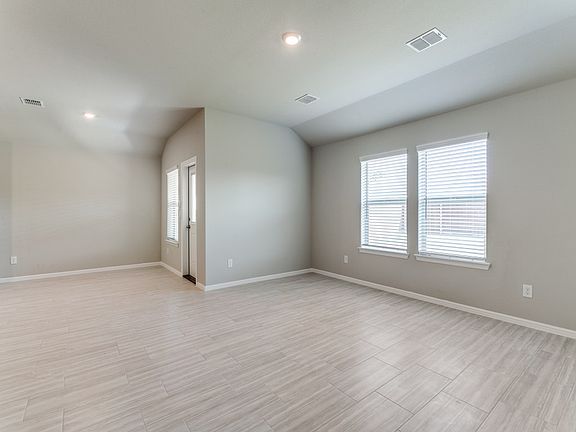 4th image of 1304 Tierra Blanca Dr