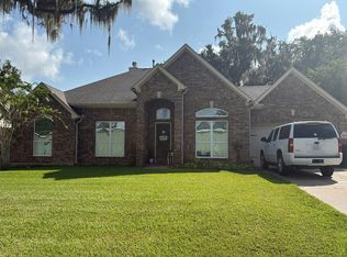 2215 Lakewood Dr, West Columbia, TX 77486